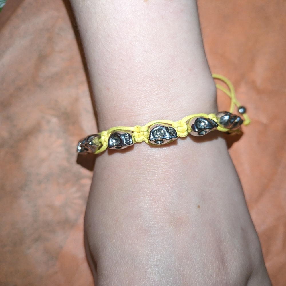 Metal skull bracelet